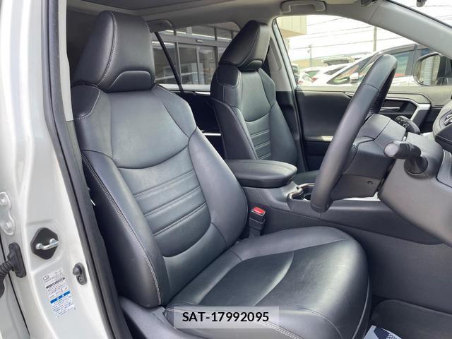 Toyota RAV4 2021-08 8646858-7
