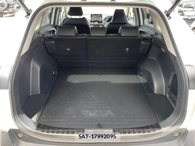 Toyota RAV4 2021-08 8646858-9
