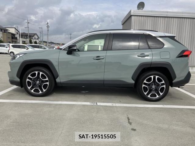 Toyota RAV4 2021-05 8647112-1
