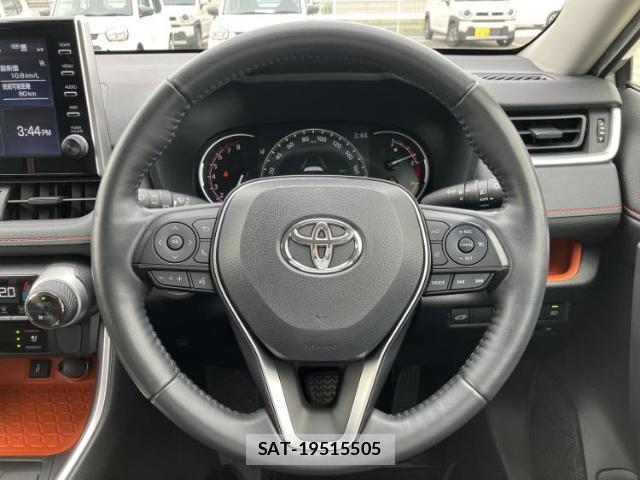 Toyota RAV4 2021-05 8647112-14