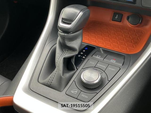 Toyota RAV4 2021-05 8647112-17