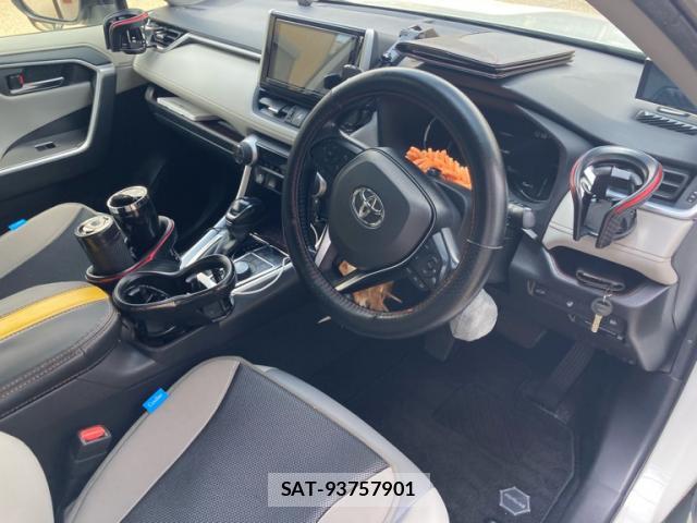Toyota RAV4 2019-09 8648477-11