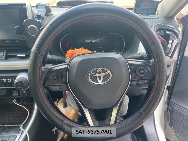 Toyota RAV4 2019-09 8648477-15
