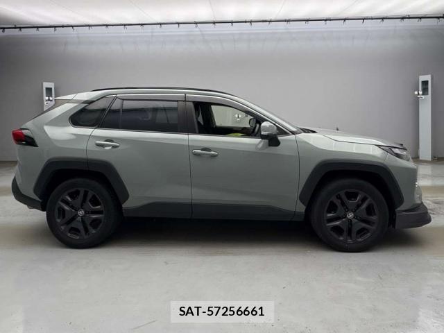 Toyota RAV4 2022-05 8648898-12
