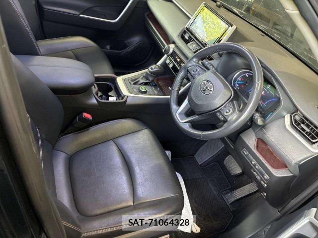 Toyota RAV4 2019-09 8648990-11