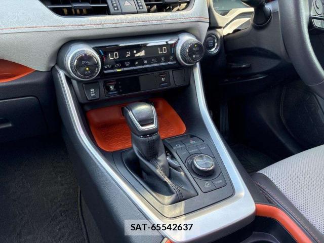 Toyota RAV4 2021-08 8649082-6
