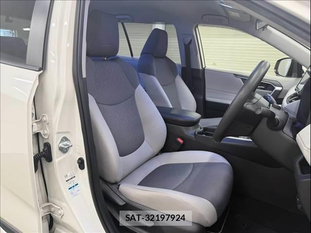 Toyota RAV4 2019-09 8649187-10