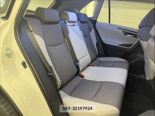 Toyota RAV4 2019-09 8649187-11
