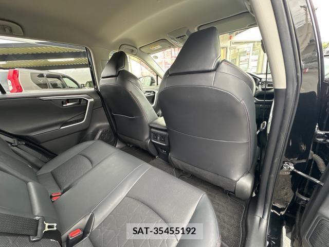 Toyota RAV4 2020-11 8649791-12