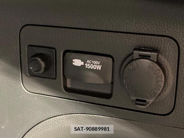 Toyota RAV4 2025-07 8649856-2