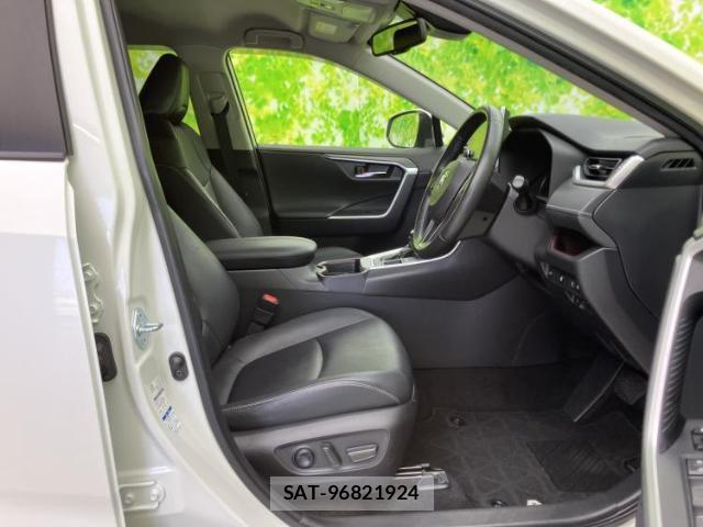 Toyota RAV4 2021-11 8649969-3