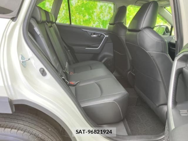 Toyota RAV4 2021-11 8649969-4