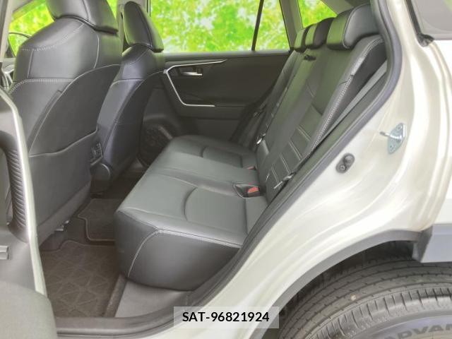 Toyota RAV4 2021-11 8649969-6