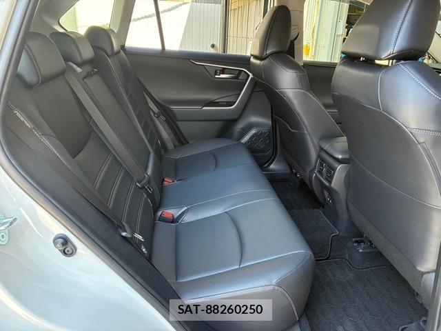 Toyota RAV4 2019-08 8650761-11