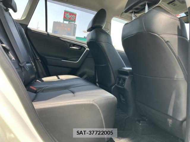 Toyota RAV4 2019-06 8651589-4