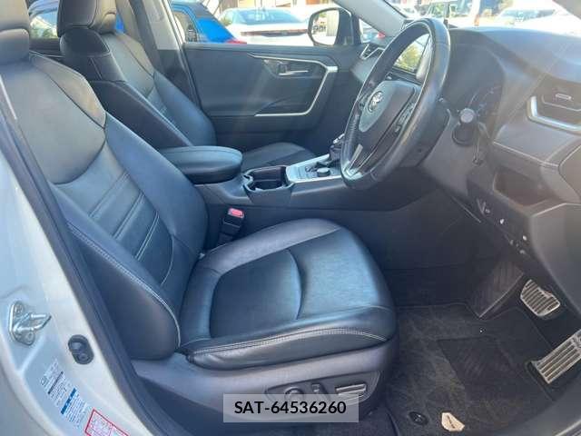 Toyota RAV4 2019-08 8651609-5