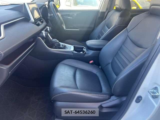 Toyota RAV4 2019-08 8651609-6
