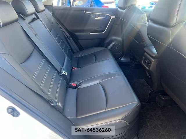 Toyota RAV4 2019-08 8651609-7