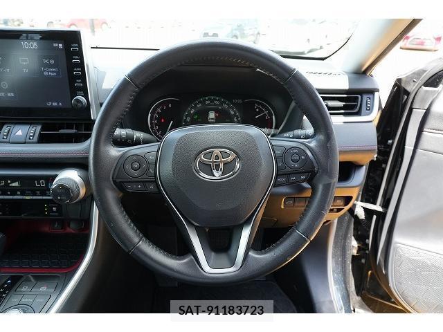 Toyota RAV4 2021-08 8652557-4