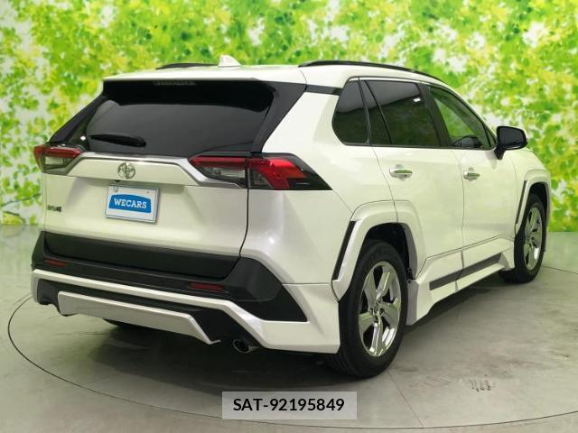 Toyota RAV4 2021-01 8653481-2