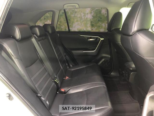 Toyota RAV4 2021-01 8653481-4