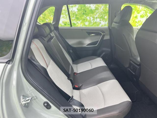 Toyota RAV4 2023-08 8653569-4