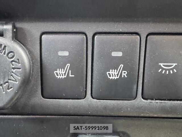 Toyota ROOMY 2019-03 8647270-6