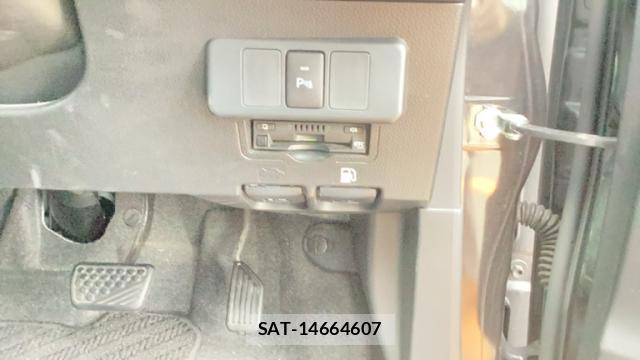 Toyota ROOMY 2021-10 8648415-6