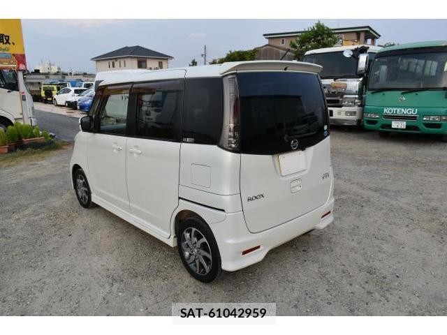 Nissan ROOX 2010-03 8647331-1