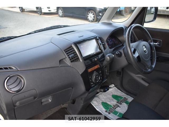 Nissan ROOX 2010-03 8647331-12