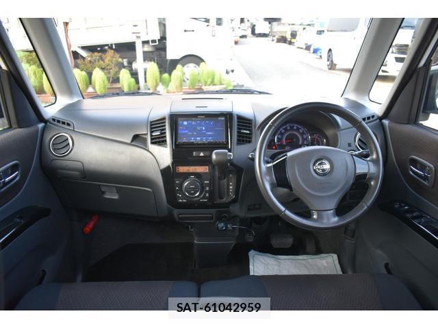 Nissan ROOX 2010-03 8647331-2