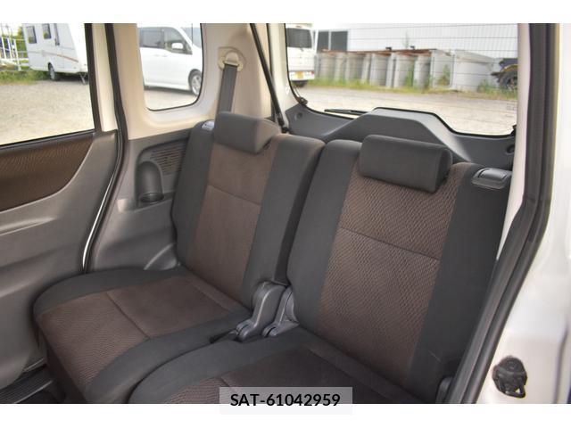 Nissan ROOX 2010-03 8647331-6