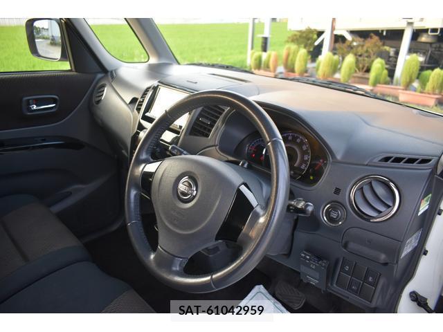 Nissan ROOX 2010-03 8647331-9