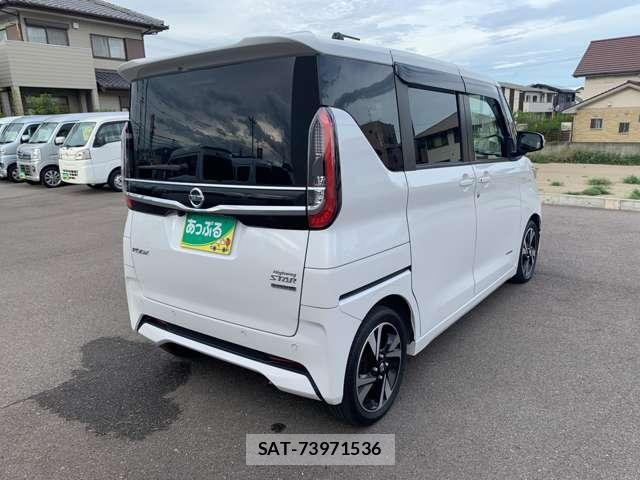 Nissan ROOX 2022-07 8649312-5