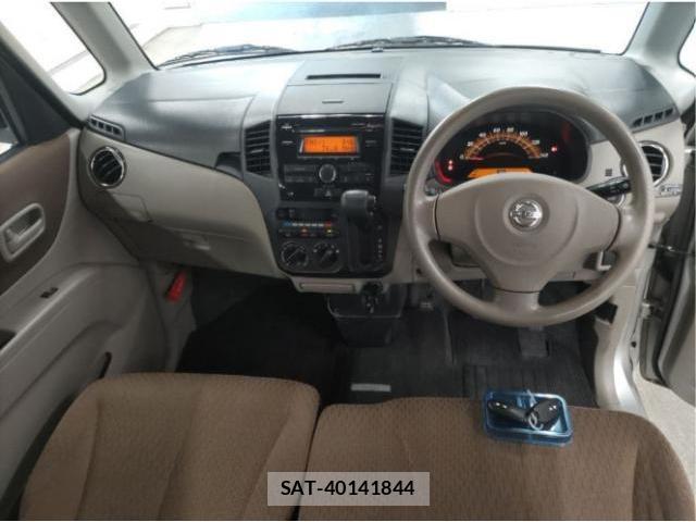 Nissan ROOX 2011-08 8652847-2