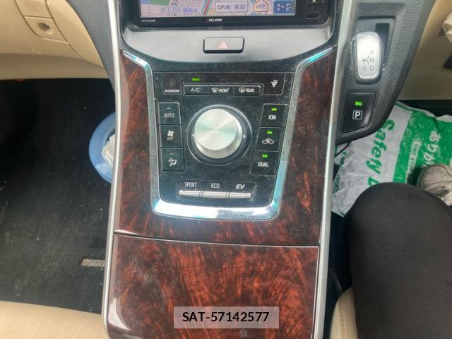 Toyota SAI 2013-10 8648511-16