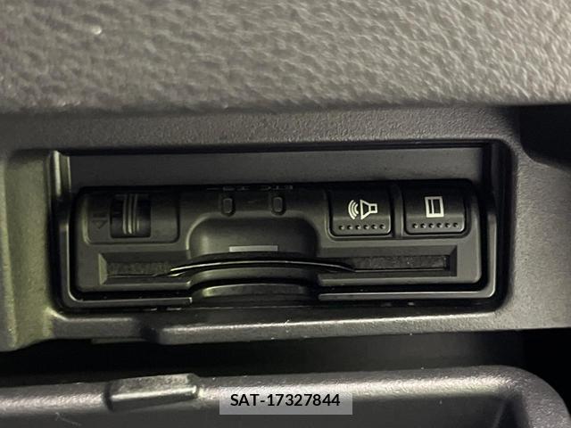Nissan SERENA 2017-08 8646655-6