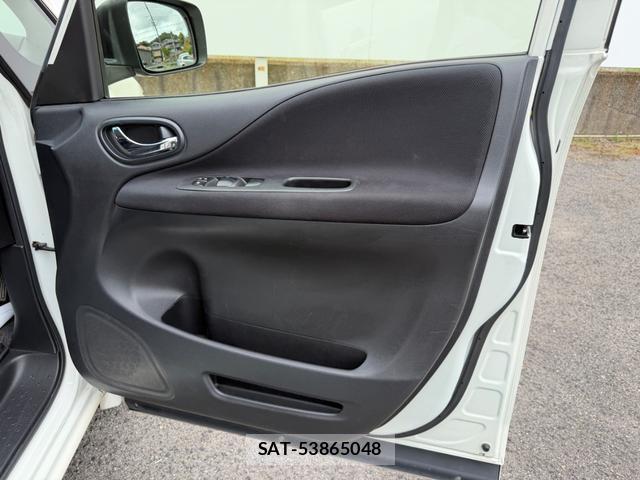 Nissan SERENA 2014-03 8647577-14