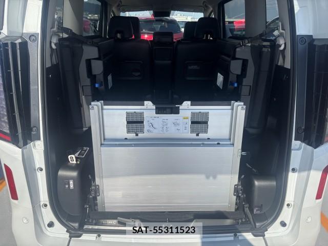 Nissan SERENA 2024-10 8647599-6