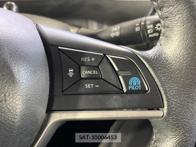 Nissan SERENA 2016-11 8647927-6