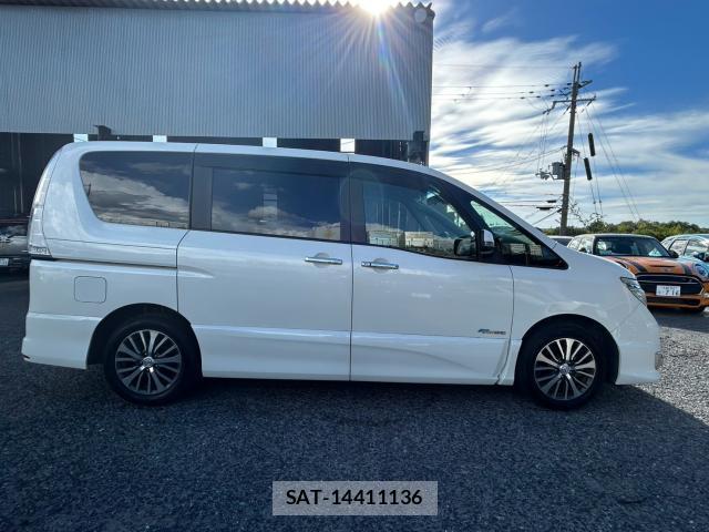 Nissan SERENA 2014-01 8649892-3