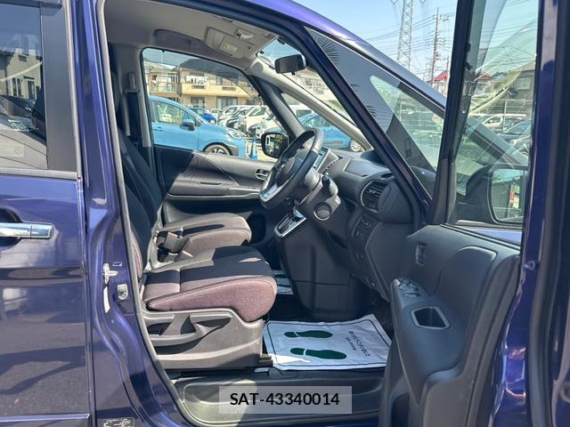 Nissan SERENA 2018-02 8649918-9
