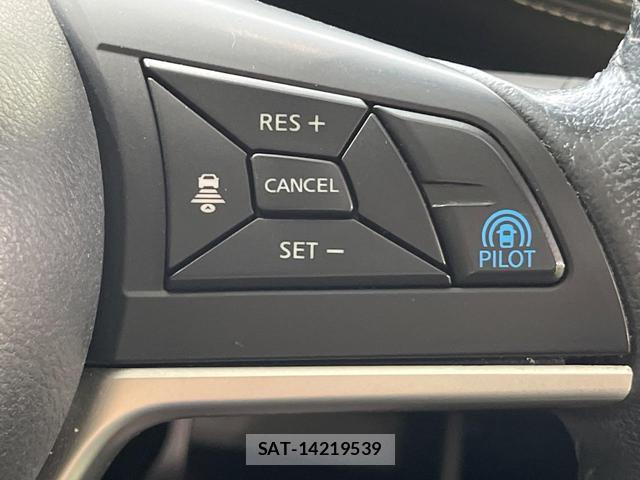 Nissan SERENA 2016-12 8651210-5