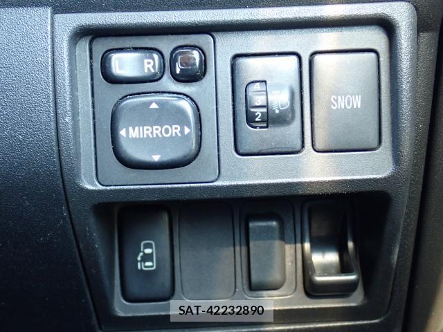 Toyota SIENTA 2008-02 8647263-17