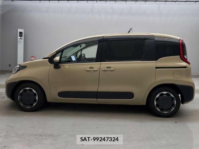 Toyota SIENTA 2022-10 8648236-3