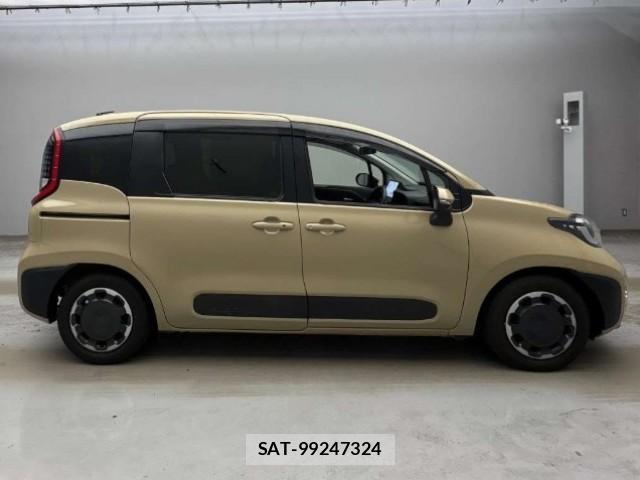 Toyota SIENTA 2022-10 8648236-9