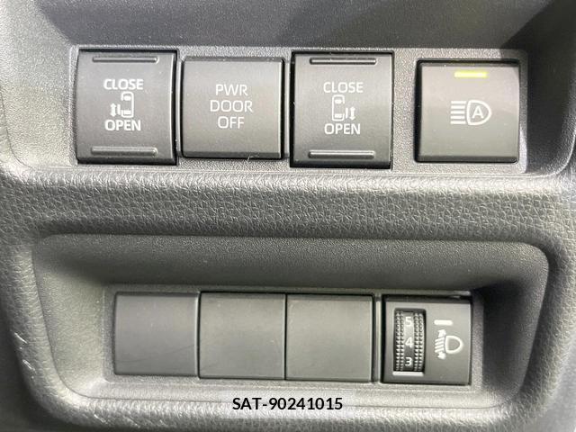 Toyota SIENTA 2022-11 8648757-3