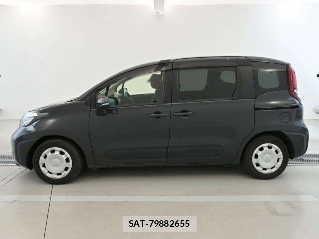 Toyota SIENTA 2022-11 8649252-3