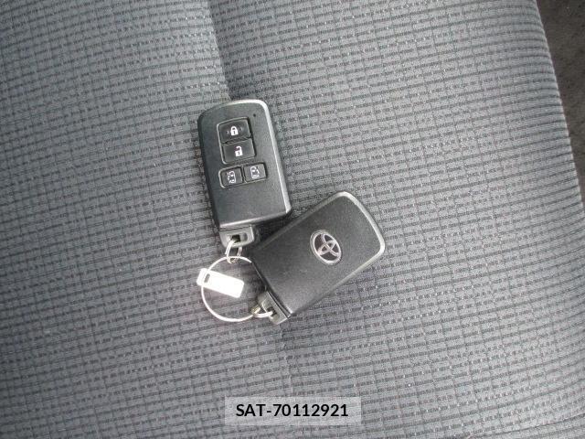 Toyota SIENTA 2015-12 8649805-14