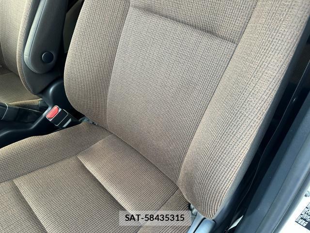 Toyota SIENTA 2017-12 8651617-14